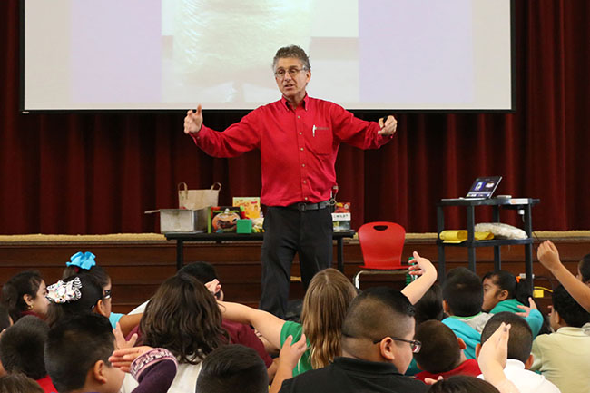 David Schwartz teaches students at Bells Hill Elementary